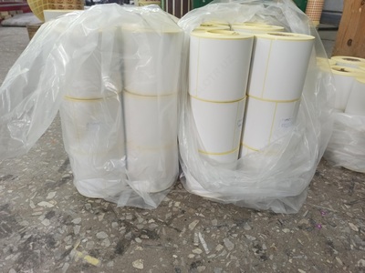 Самоклеящиеся рулонные этикетки