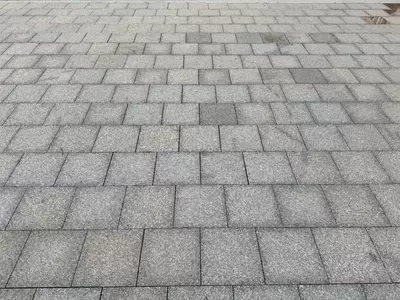 Гранит Куксарой серо-бежевый огнеобработанный шершавый