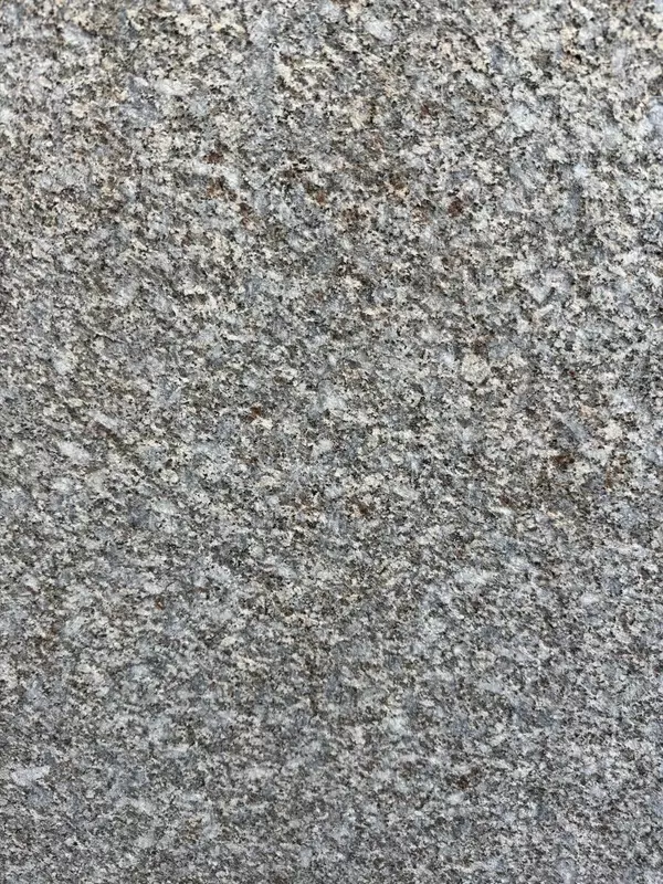 Granit Kuksaroy kulrang-bej olov bilan ishlangan qo'pol