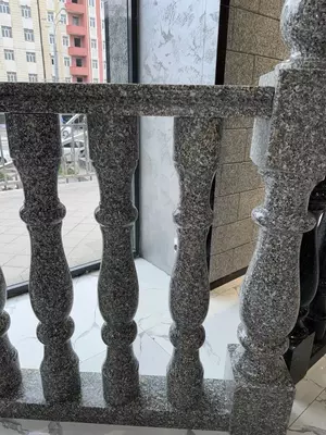 Полированные круглые балясина из Куксарой гранита