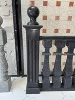 Полированные квадратные балясины из гранита Black Diamond