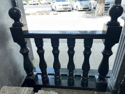 Qora Olmosli sayqallangan dumaloq granit shkaflari