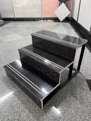 Полированные ступени из гранита Black Diamond