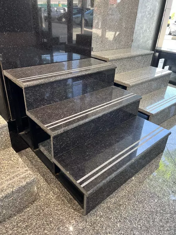 Qora Olmosli sayqallangan granit zinapoyalar - 180 000 so'm