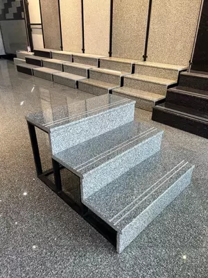 Kuksaroy granitining sayqallangan qadamlari