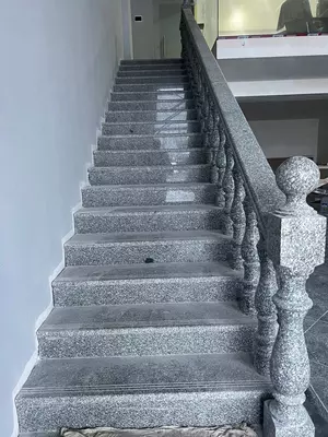 Kuksaroy granitining sayqallangan qadamlari Chakana savdo