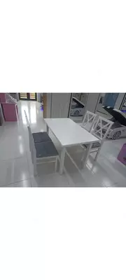 Обеденный стол со стульями