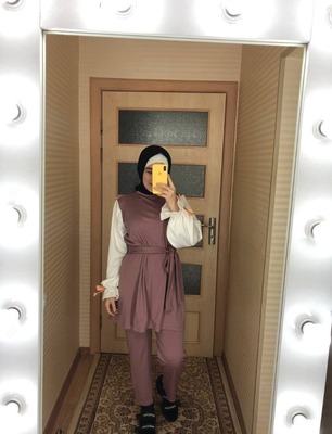 Ayollar uchun ikki qismli kostyum