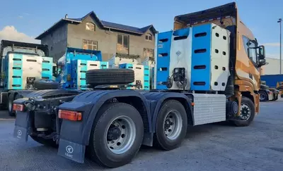 Тягач CAMC H9 6x4 CNG газовый на метане