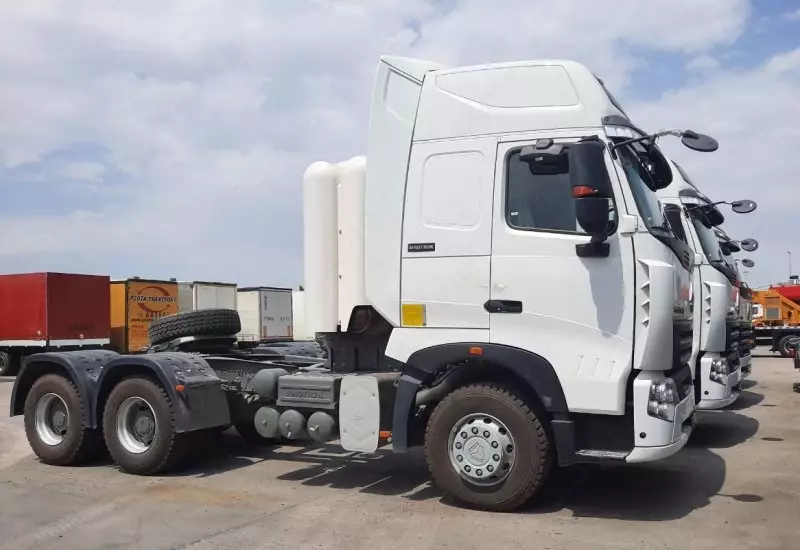 Тягач Howo A7 6x4 CNG газли, рессорали