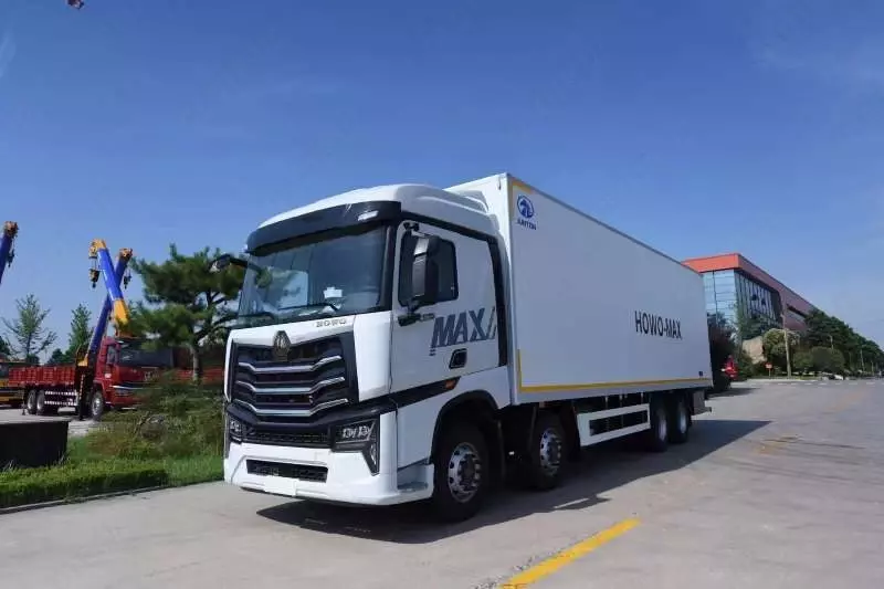 Фургон Howo-Max 8x4 480 л.с. 9