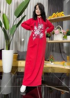 Kundalik kiyim qizil