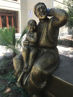 "Bobo va nabira" bronzadan haykaltaroshlik kompozitsiyasi - 53 834 535 so'm / juft