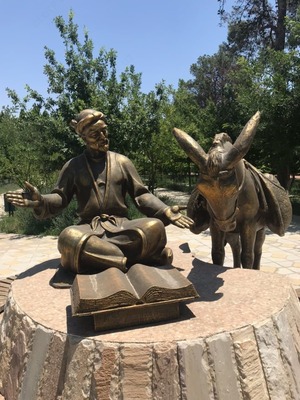 Скульптурная композиция из бронзы "Мудрец и ослик" - 83 742 610 сум / комплект