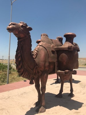 "Bronza yuklangan tuya" haykaltaroshligi - 84 035 630 so'm / dona