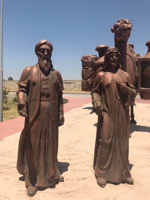 "Yuradigan savdogarlar va tuya" bronzadan haykaltaroshlik kompozitsiyasi - 168 071 260 so'm / to'plam