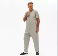 Одежда для лежачих больных с удобным переодеванием при использование памперса или туалетным устройством.