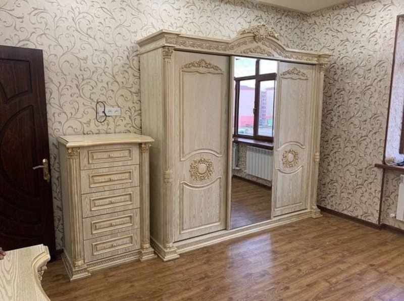 20 405 406 so'm Yotoq xonasi uchun mebel jihozlari (kiyinish stoli)