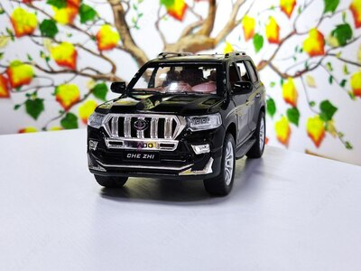 Моделька машины Прадо - 300 000 сум / шт.