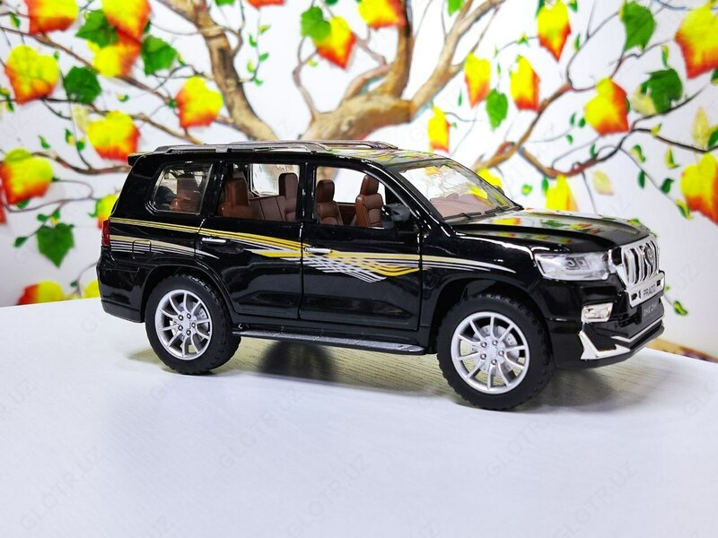 300 000 сум Моделька машины Прадо