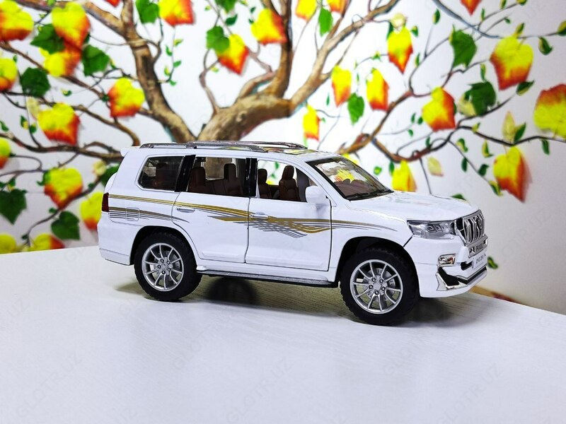 Моделька машины Прадо Магазин "Играй-ка"