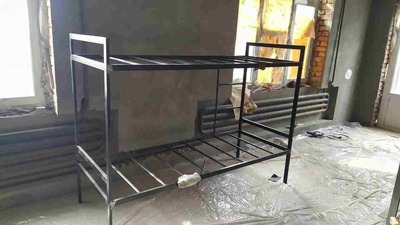 Ikki qavatli temir yotoq (kontrplak bilan)