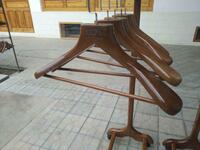 Деревянные вешалки разного типа. ДОБРОДЕТЕЛЬ