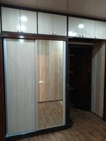 O'rnatilgan yotoq xonasi shkafi