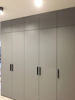 Yo'lakdagi shkaf - 2 600 000 so'm / kv.mdan