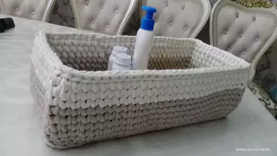 Квадратная корзинка с деревянным дном