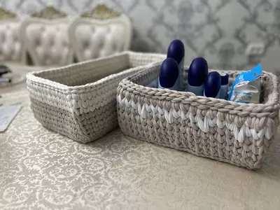 Квадратная корзинка с деревянным дном