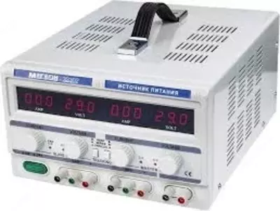 МЕГЕОН 32302 — трехканальный источник питания