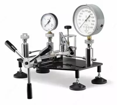 ГУСК — гидравлическая установка сравнительной калибровки