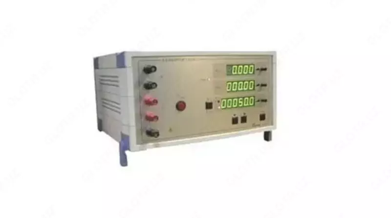 УИ300.2-1.4 — калибратор переменного тока однофазный в диапазоне частот от 40 Гц до 400 Гц