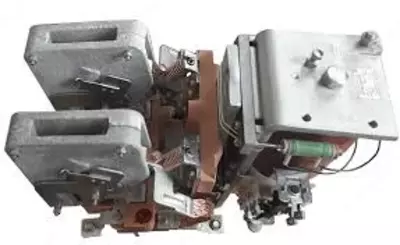 Kontaktör e / m KT 630-100 / 2 100A 220V Kontaktör e / m KT 630-100 / 2 100A 220V