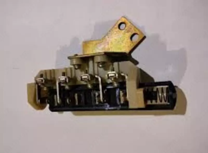 Блок контактов к КТ 6033, 6043, 6053