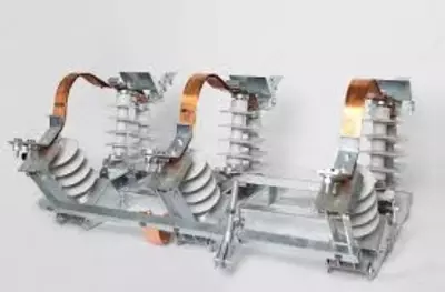 Разъединитель линейный РЛКпл-2-IV-10/400 УХЛ1 Н=6200