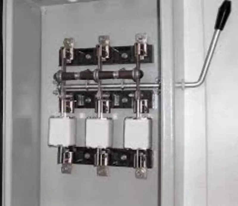 PN2 holda YARV-6122 (RPB) 100A kaliti bilan quvvat qutisi