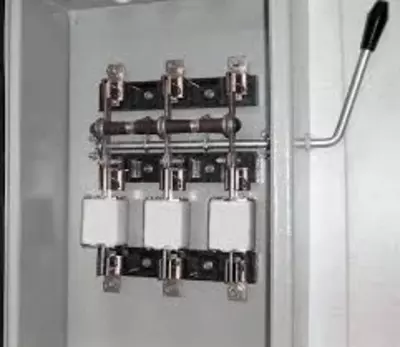 PN2 holda YARV-6122 (RPB) 100A kaliti bilan quvvat qutisi