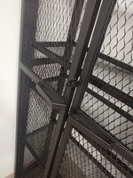 Сетчатый металлический шкаф