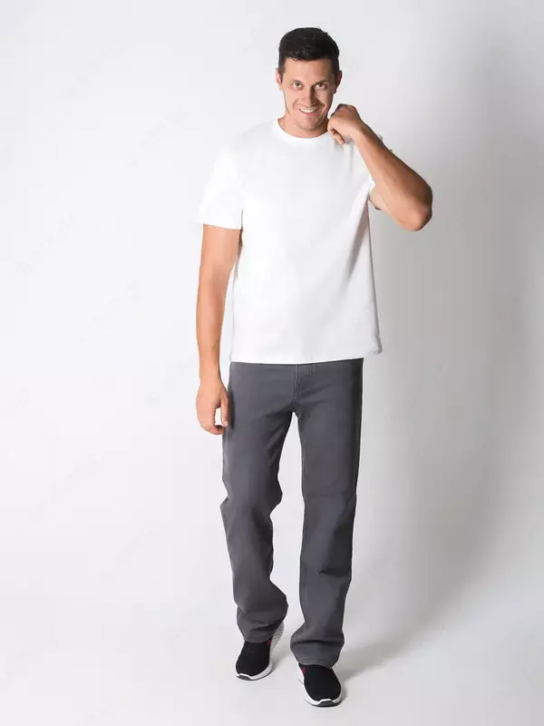 Paxtadan tikilgan bir xil rangli kundalik sport futbolkasi