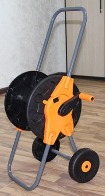 Катушка для поливных шлангов металлическая+пластмасса с колёсами (чёрно-оранжевая) - Цена по запросу