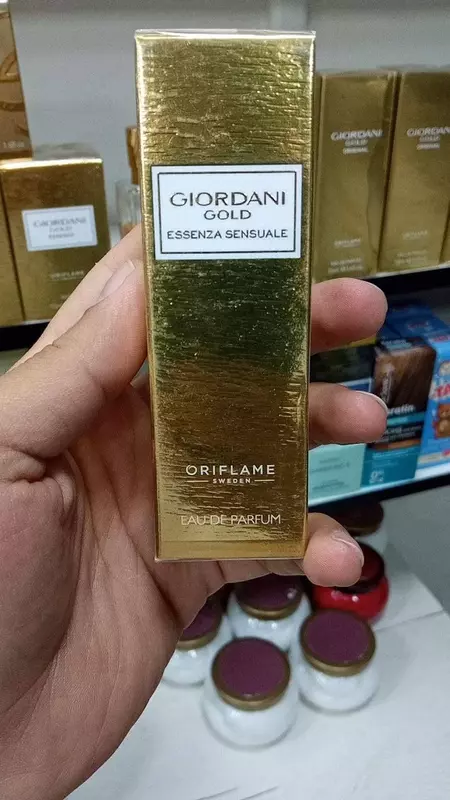 Ayollar uchun parfyum suvi Oriflame Giordani Gold Essenza Sensuale