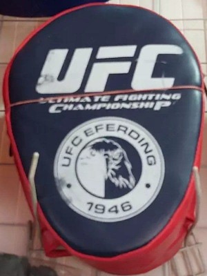 Лапа боксёрская UFC