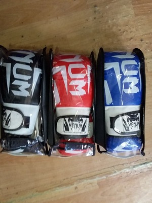 Боксерские перчатки VENUM