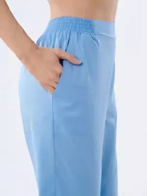 Ayollar uchun tibbiy kostyum Ayollar uchun tibbiy kostyum