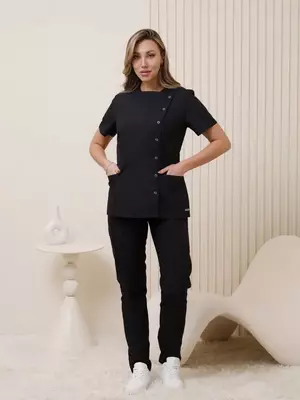 Ayollar tibbiy kostyumi