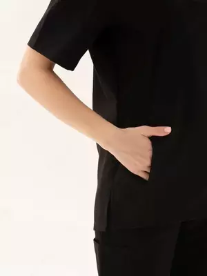 Ayollar uchun tibbiy jarrohlik kostyumi Ayollar uchun tibbiy jarrohlik kostyumi