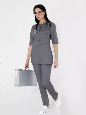 Ayollar uchun tibbiy kostyum