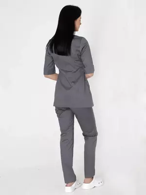 Ayollar uchun tibbiy kostyum